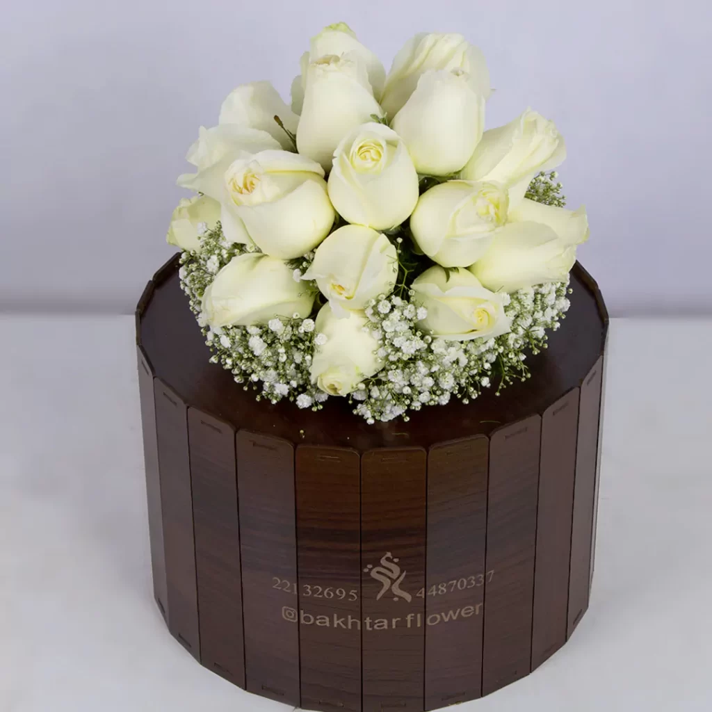 تصویر دسته گل مخصوص عروس با گل رز هلندی سفید