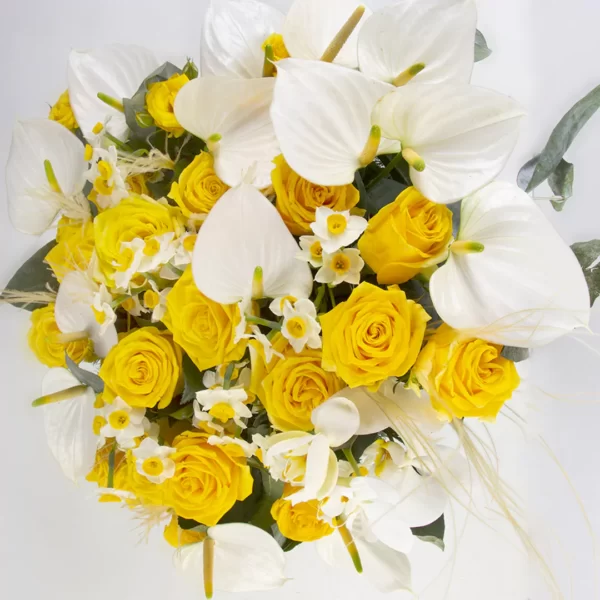 تصویر باکس گل هدیه گل رز هلندی زرد و گل آنتوریوم سفید و گل رز مینیاتوری کد 2620