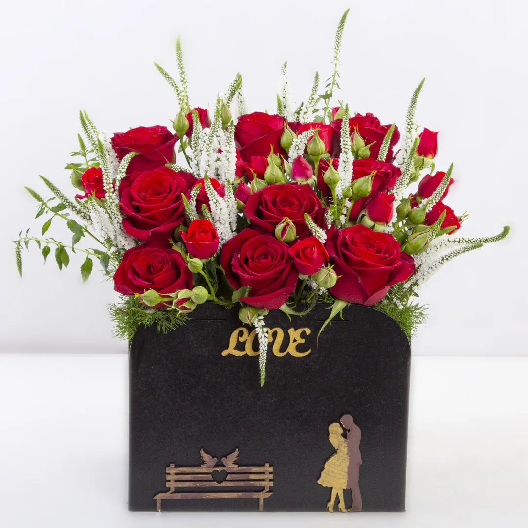 عکس باکس گل هدیه کوچک رز هلندی قرمز کد 2660