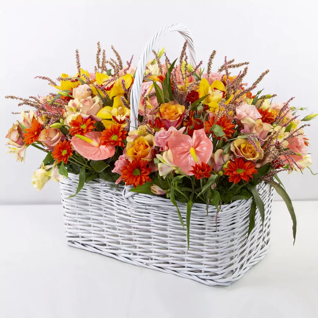 عکسسبد گل زیبا و لاکچری گل ارکیده، گل لیسیانتوس و رز هلندی سفید و صورتی کد 34903490