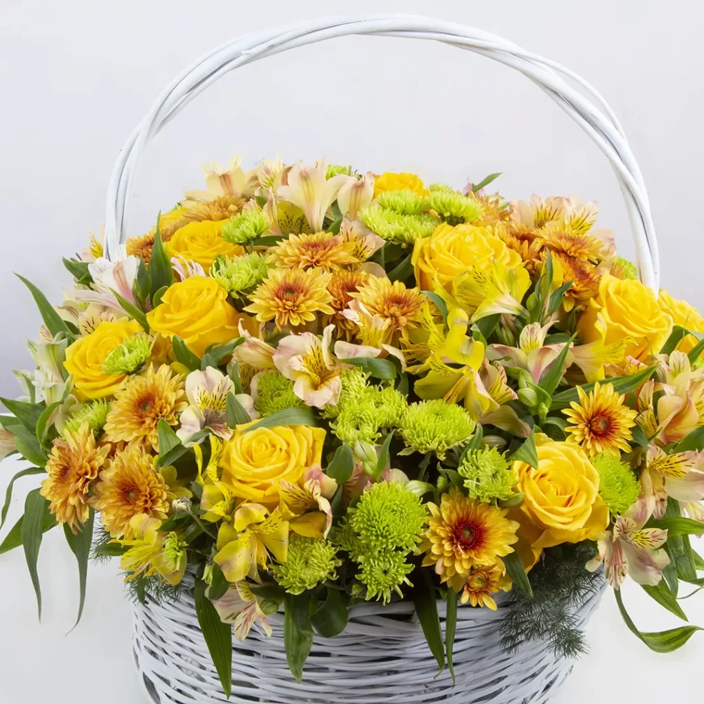 عکس سبدگل حصیری گل رز هلندی زرد و گل آلسترومریا کد 3520