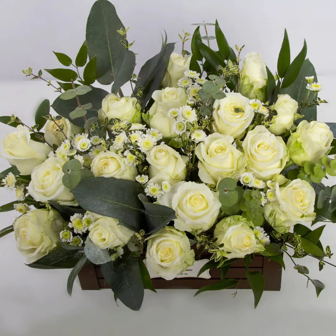 عکس باکس گل لاکچری گل رز هلندی سفید کد 2590