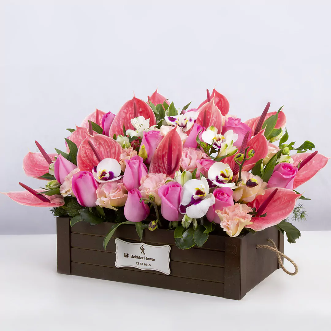 تصویر باکس چوبی گل رز هلندی و گل آنتوریوم کد 2770