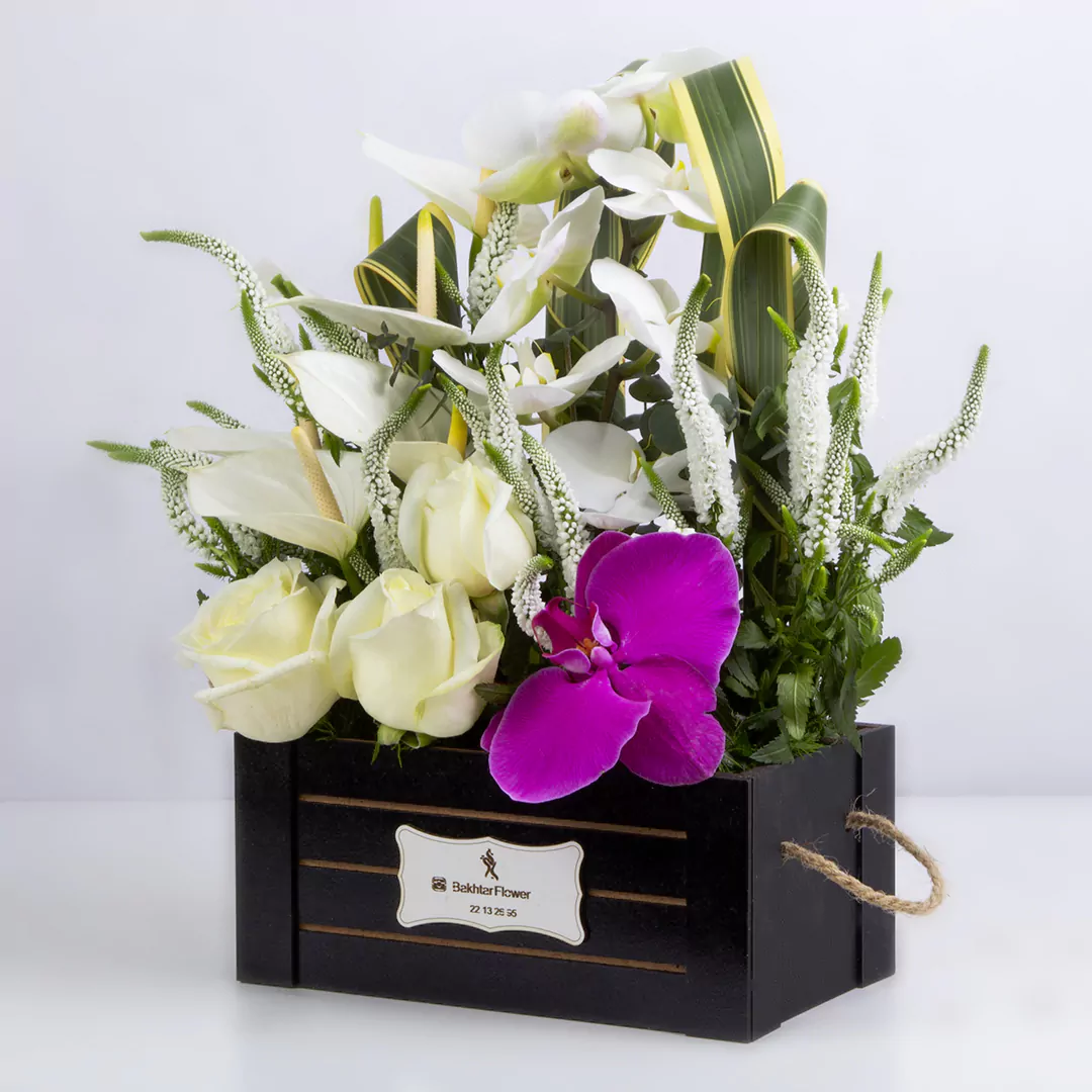 عکس باکس گل هدیه گل آنتوریوم و ارکیده و گل رز هلندی سفید کد 2890