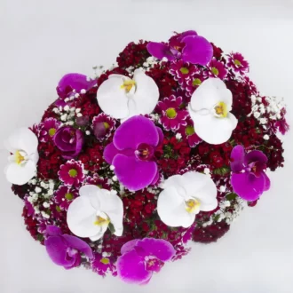 مدل باکس گل هدیه با گل ارکیده و گل عروس و گل داودی کد 2970