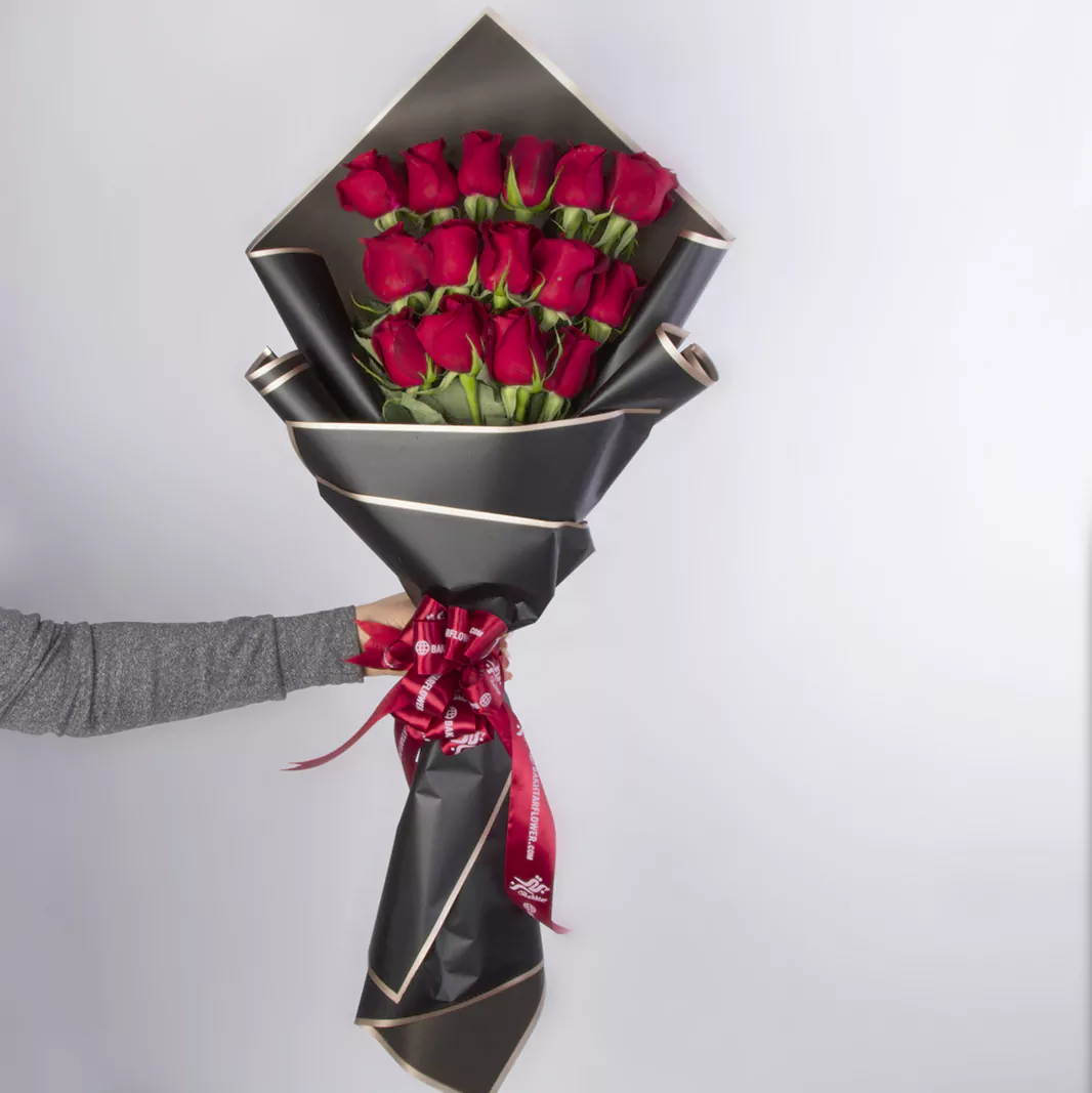 مدل دسته گل هدیه روز مادر و ولنتاین با گل رز هلندی قرمز کد 6520
