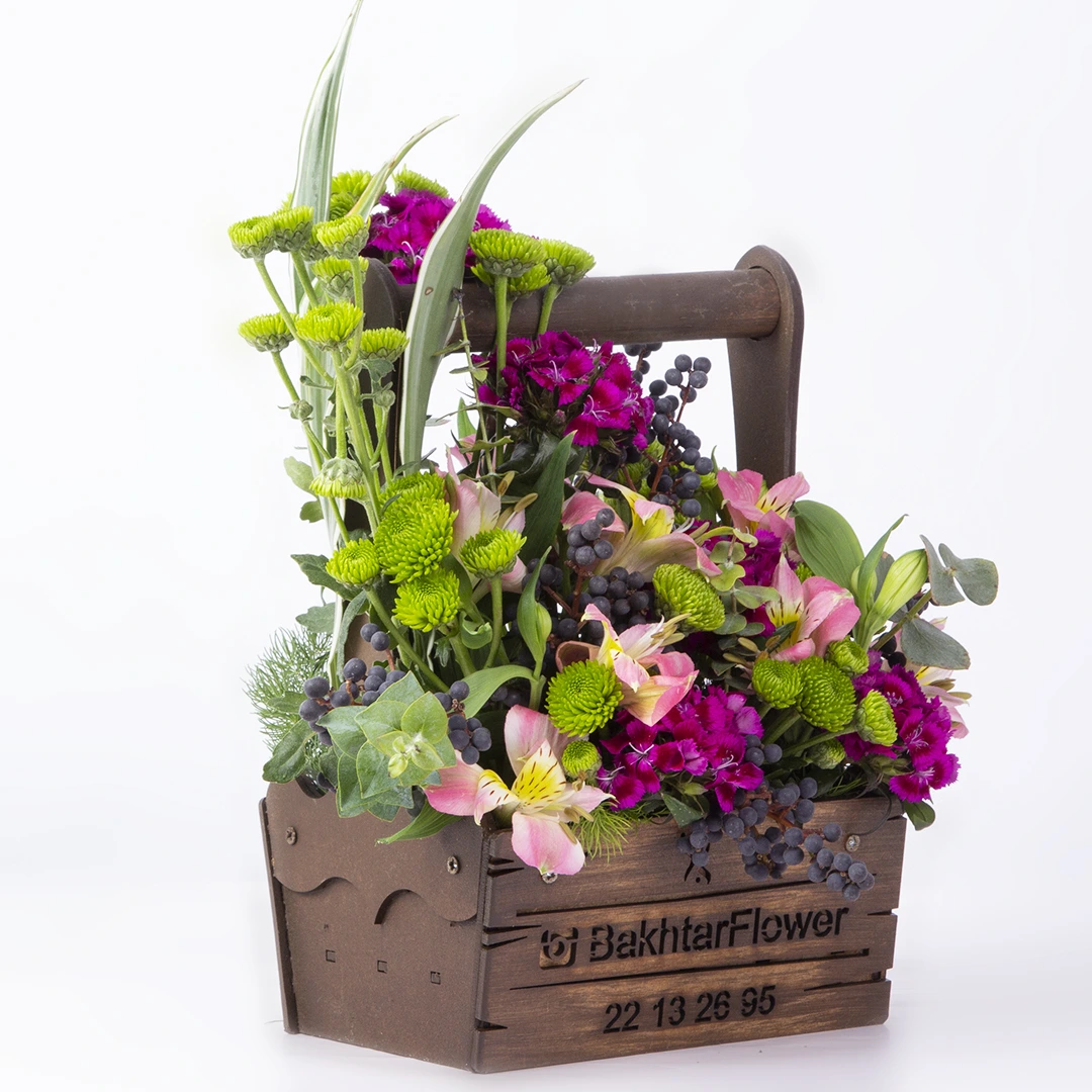 مدل باکس گل چوبی با گل داودی و گل السترومریا کد 4100