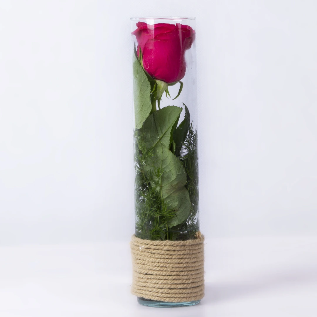 مدل باکس گل شیشه ای با گل رز قرمز کد 1770