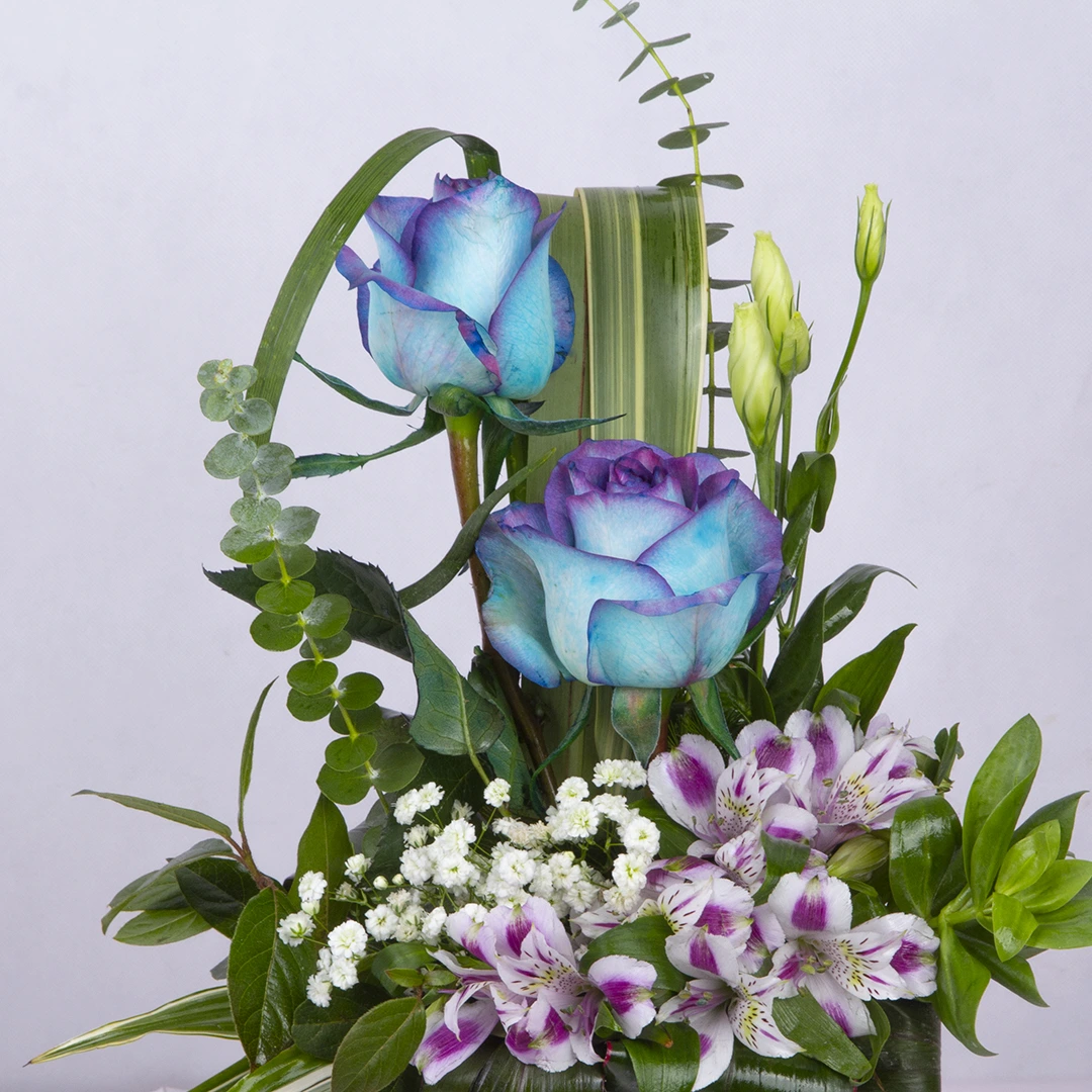 مدل گلدان گل هدیه با گل رز هلندی و گل السترومریا کد 1810