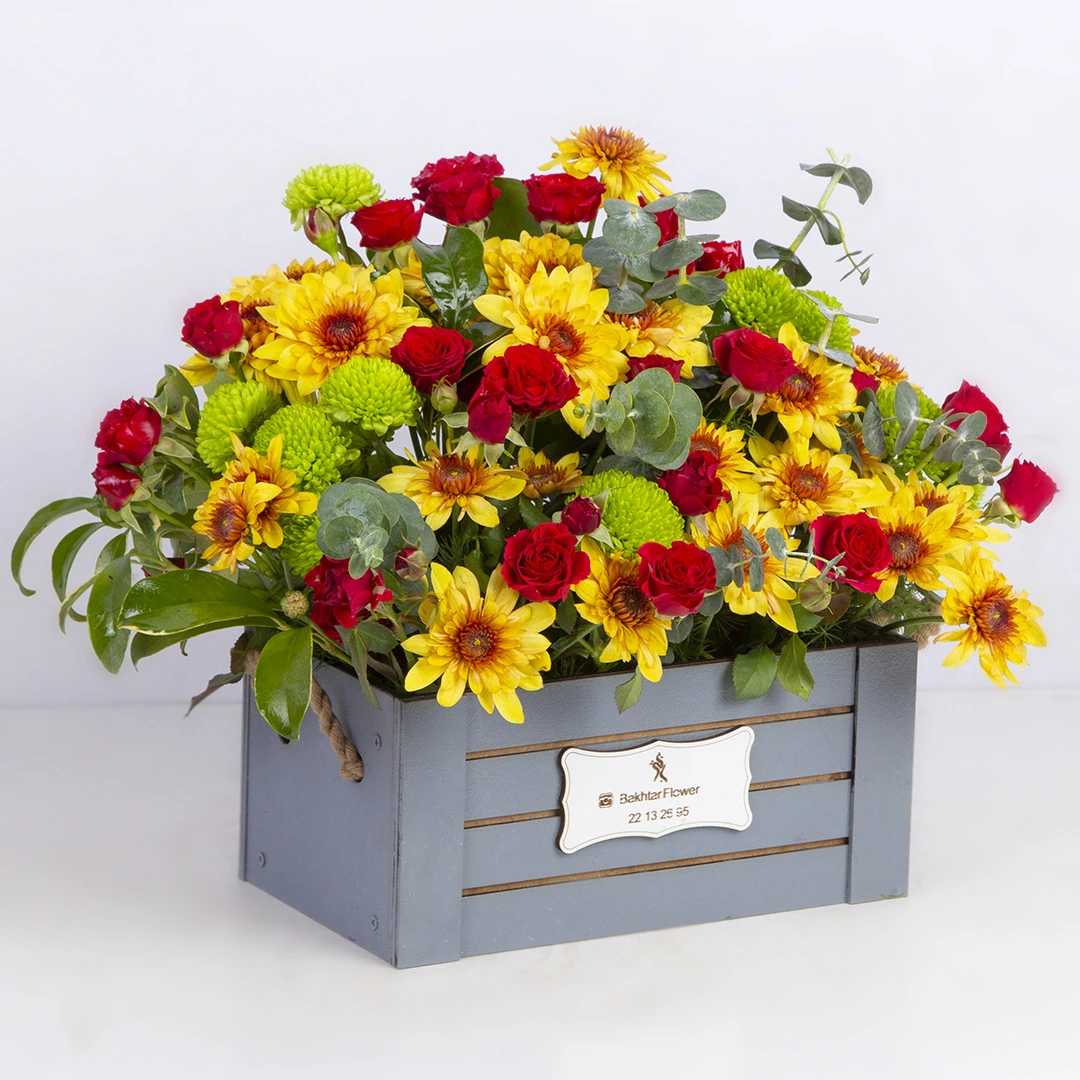 عکس باکس گل چوبی با گل رز مینیاتوری و گل داوودی کد 4180