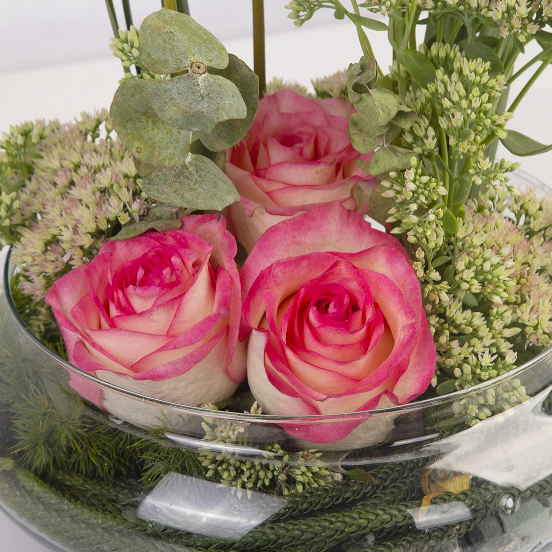 مدل باکس گل شیشه ای با گل آنتوریم و رز هلندی کد 1850