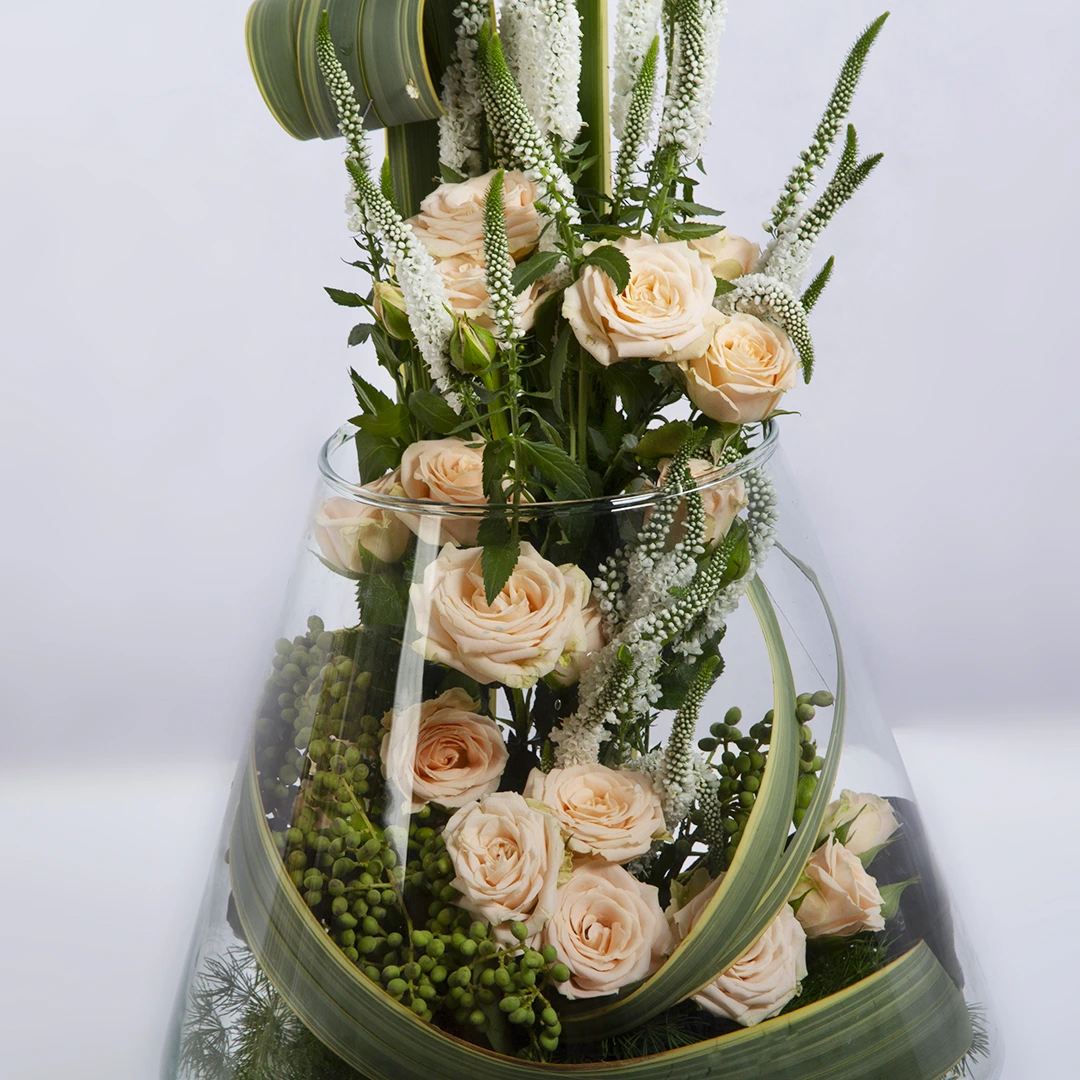 مدل باکس گل هدیه با گل رز مینیاتوری و ورونیکا کد 1860